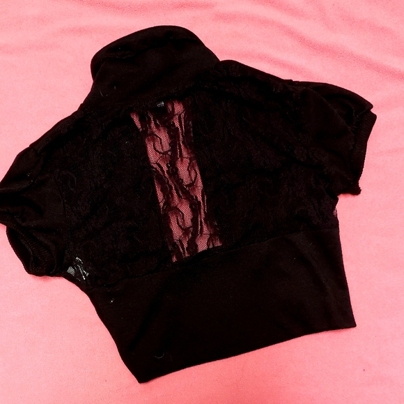 BRAND NEW Sm 2 Look Amazing Laced Back Crop Sweater Top - Picture 3 of 3